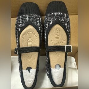Vivaia shoes size US 7.5
